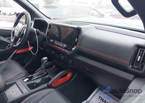 2025 Nissan Frontier Pro-4X 4X4 z USA, uszkodzony, nr VIN 1N6ED1EK0SN660066